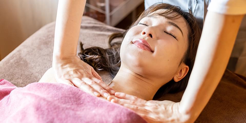 バラのオイルの贅沢アビヤンガ